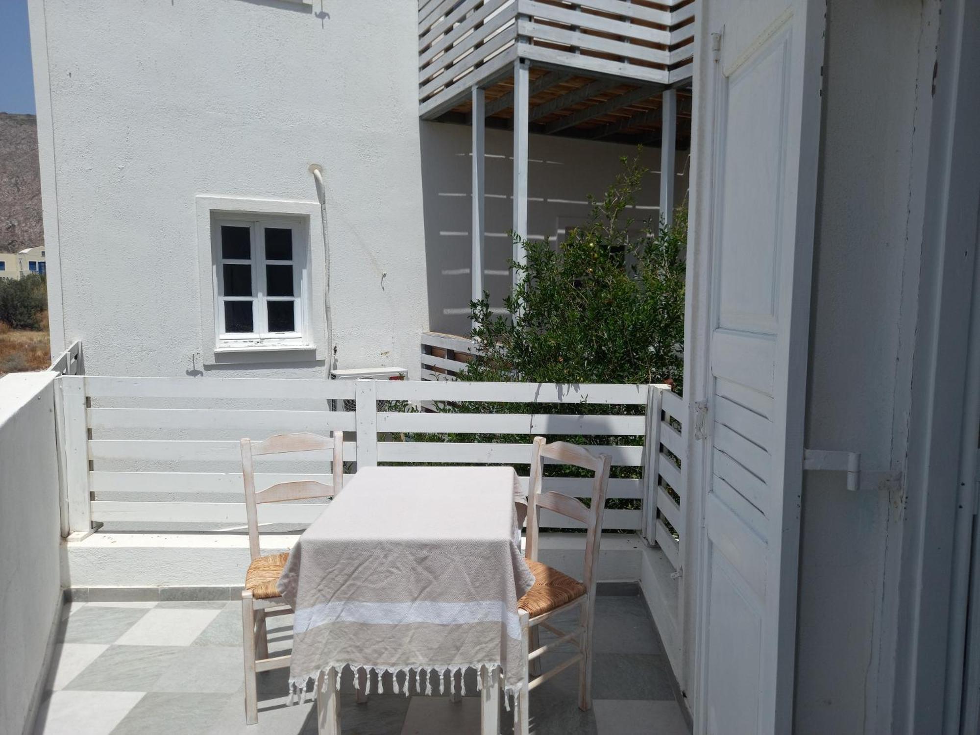 Aparthotel Three Harites Perissa  Habitación foto